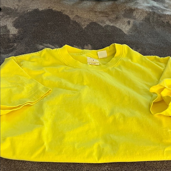 Levi's Tops - Levi's Yellow Short Sleeve Tee